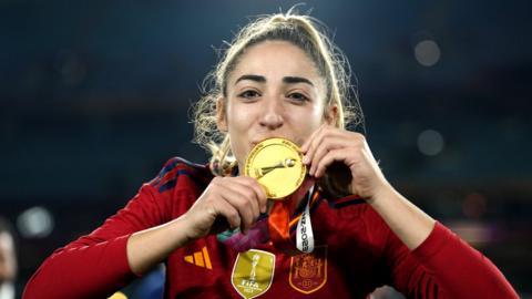 Olga Carmona celebrates for Spain